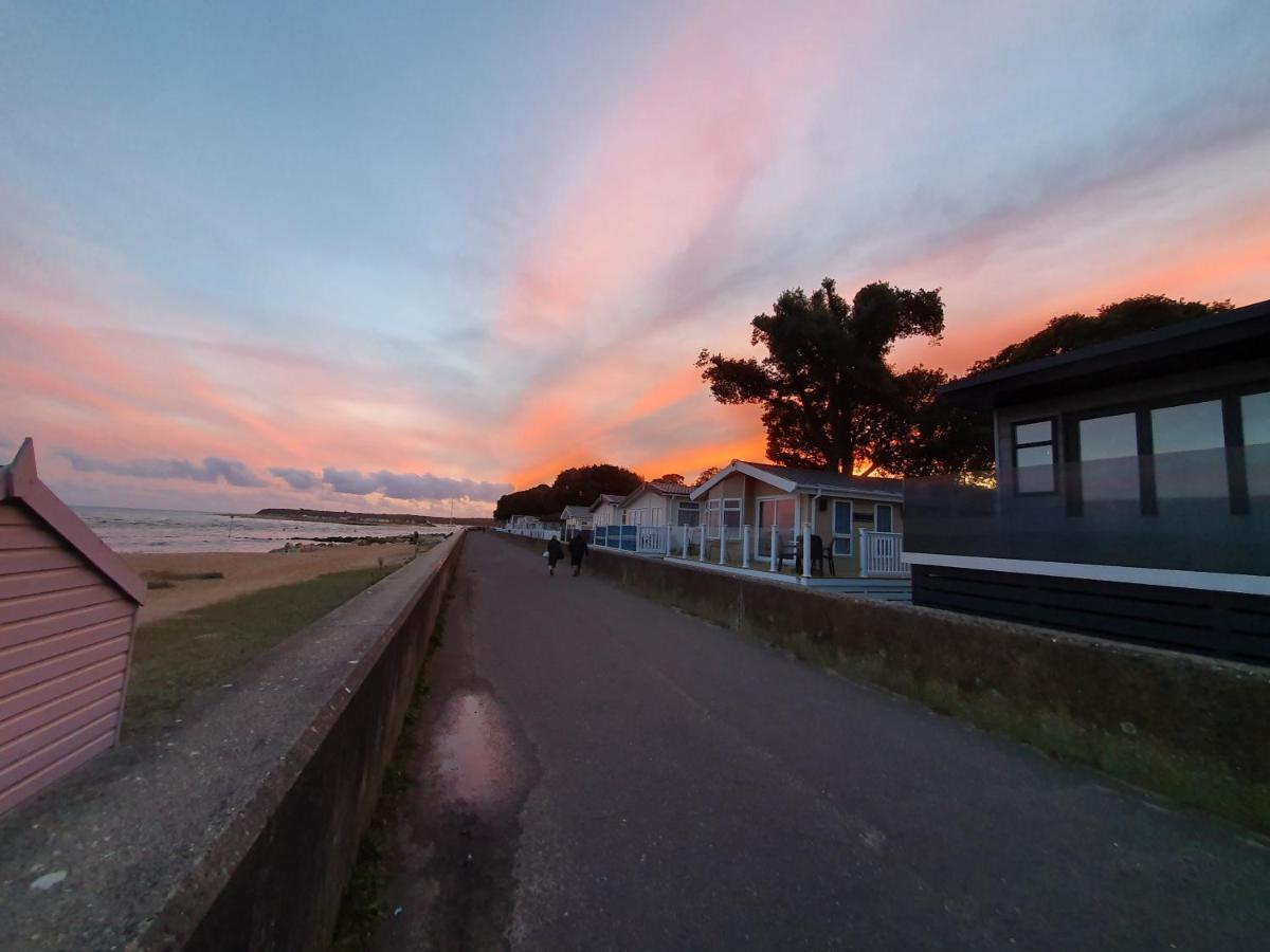 Mudeford Beach Lodge Eksteriør bilde