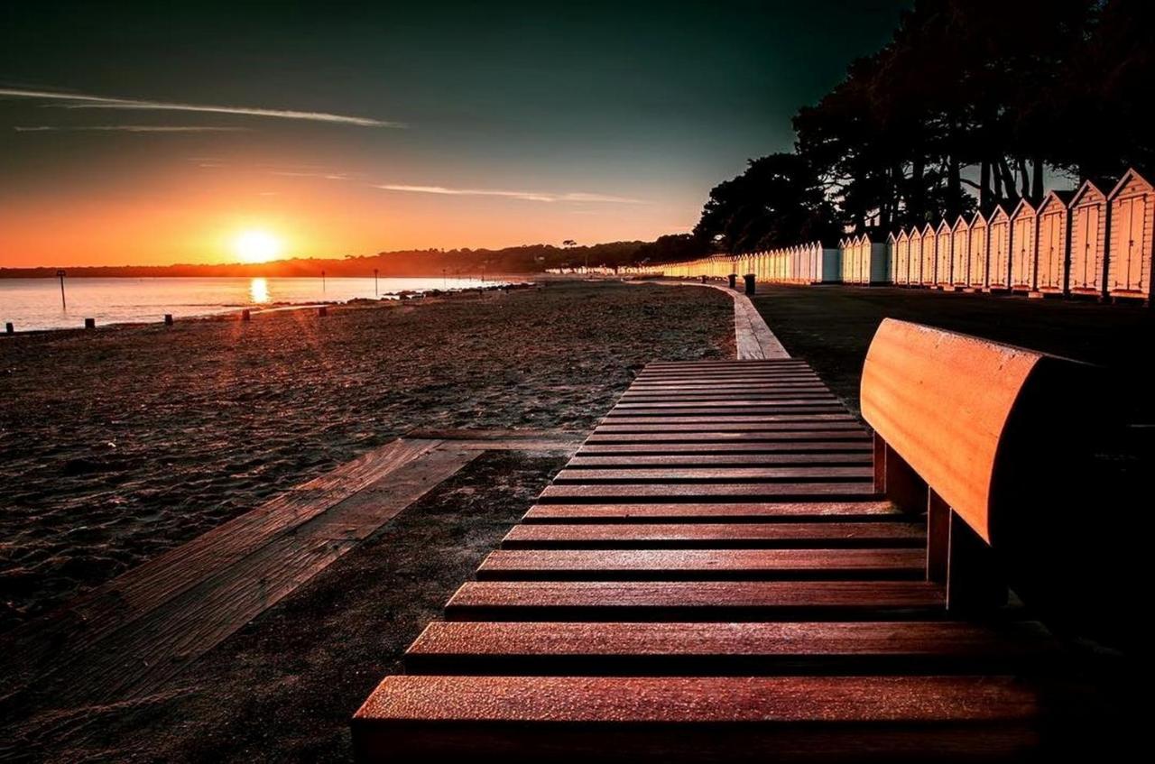 Mudeford Beach Lodge Eksteriør bilde
